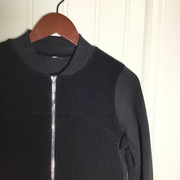 Lululemon Stand Out Sherpa Jacket in Black Size 4. - Picture 4 of 13